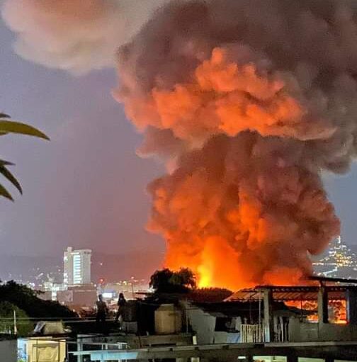 Incendio en el mercado central esta controlado, pero se continúan con los trabajos: Efrén Valdéz, Coordinador General de Protección Civil y Bomberos