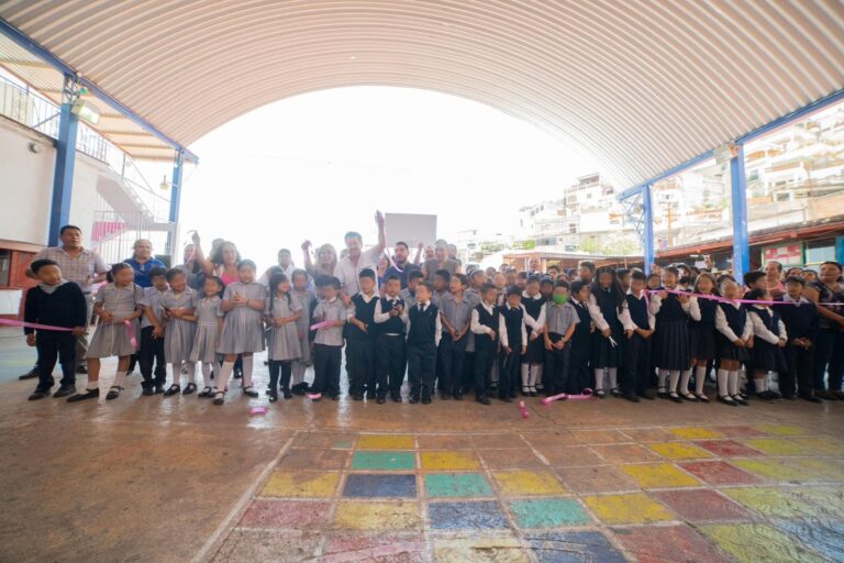 ️ EL GOBIERNO MUNICIPAL DE TAXCO REHABILITA EL EDIFICIO DOS Y ENTREGA CONSTRUCCIÓN DE TRES AULAS EN ESCUELA PRIMARIA FRANCISCO I. MADERO