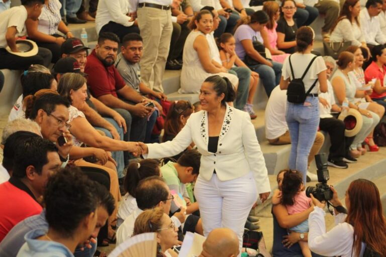 Asiste Abelina López a ceremonia por natalicio de César Núñez Ramos