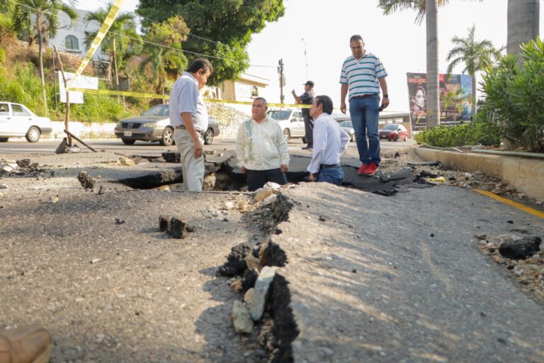 Atiende la CAPAMA socavón en la Escénica