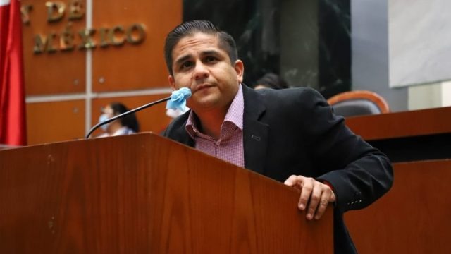 Fortalece el diputado acapulqueño entrega de láminas galvanizadas gratuitas ante la inminente temporada de lluvias