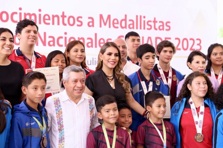 Entrega Evelyn Salgado reconocimiento a medallistas de los Juegos Nacionales CONADE 2023