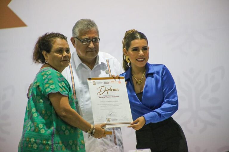 La gran revolución educativa será el legado que vamos a dejar para el futuro de Guerrero, el legado de desarrollo, de bienestar y progreso: Evelyn Salgado