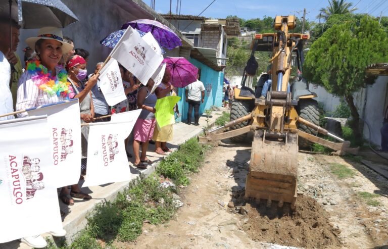 Pone en marcha Abelina López Rodríguez obras de construcción de drenaje sanitario en colonias de la periferia