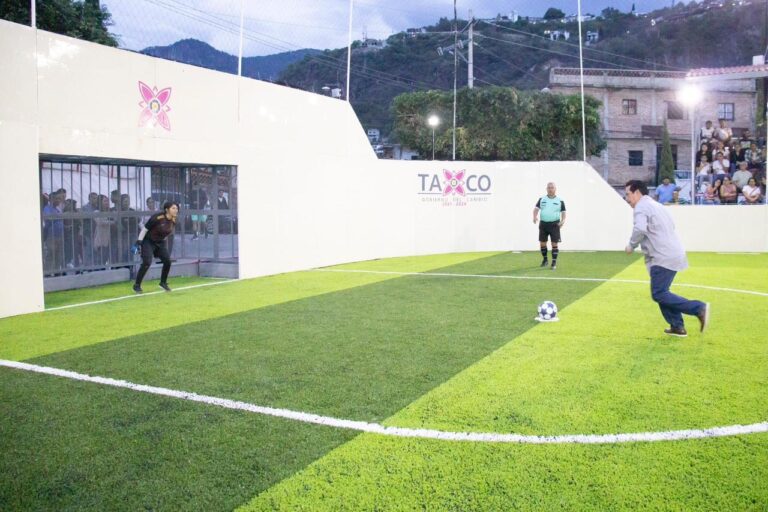 EL PRESIDENTE MUNICIPAL DE TAXCO MARIO FIGUEROA MUNDO INAUGURÓ LA REHABILITACIÓN COMPLETA DE LA CANCHA DE FÚTBOL RÁPIDO DE LA UNIDAD DEPORTIVA DE LOS JALES