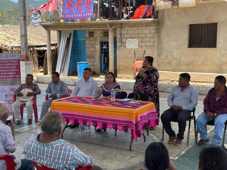 Gretel Dávila Vargas, Delegada Regional de esta CDHEG en Costa Chica, brindó un curso de capacitación en materia de Derechos Humanos, Perspectiva de Género y respeto a los derechos de las niñas, niños y adolescentes