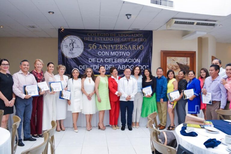 En el Puerto de #Acapulco, la presidenta de la #CDHEG, Cecilia Narciso Gaytán, tomó la protesta de nuevos miembros del Colegio De Abogados Del Estado De Guerrero A.C.