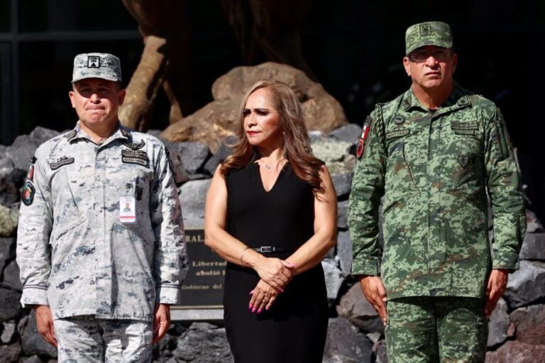 PRESIDENTA DE CDHEG INVITADA A IZAMIENTO DE BANDERA