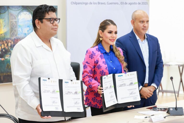 Gobernadora Evelyn Salgado firma convenio con CONEVAL para medir y combatir la pobreza en Guerrero