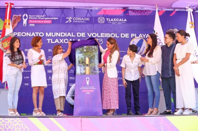 Recibe la gobernadora Evelyn Salgado el Trophy Tour del Campeonato Mundial de Voleibol de Playa Tlaxcala 2023