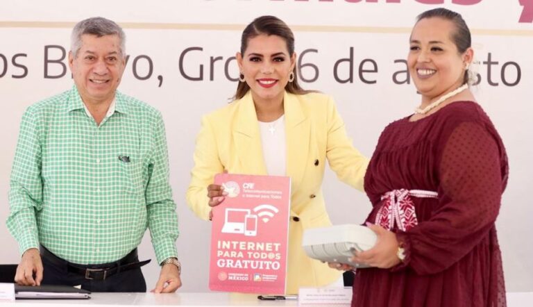 Entrega Evelyn Salgado recursos y equipo de internet gratuito a normales Guerrero