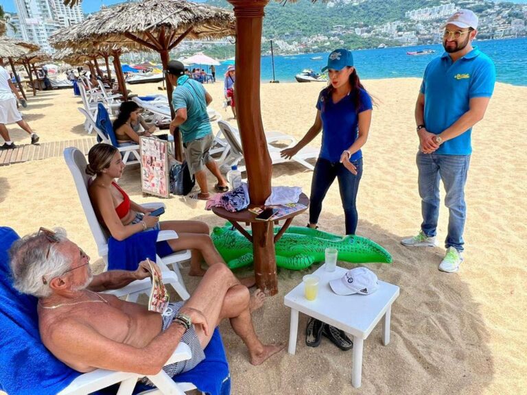 Mi gratitud y absoluto reconocimiento a todo el personal por su inmenso esfuerzo y dedicación: Evelyn Salgado