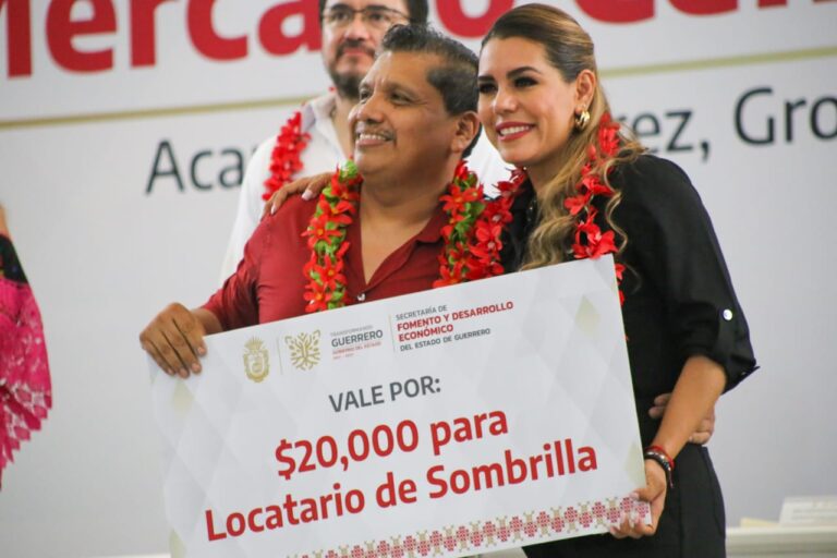 Cumple su palabra Evelyn Salgado y entrega apoyos a locatarios del Mercado Central de Acapulco