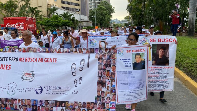 Familias marchan por sus desaparecidos en Acapulco