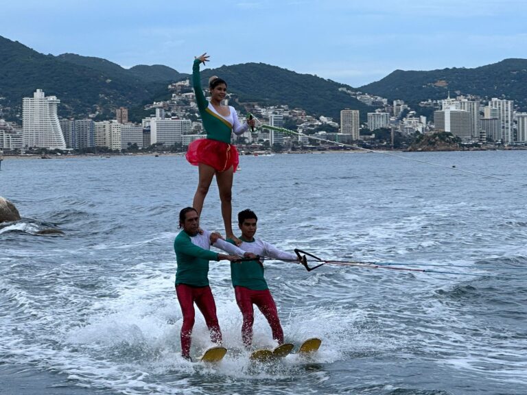 Gobierno de Abelina López Rodriguez realiza último Show de Sky de la temporada “Verano en Acapulco 2023”