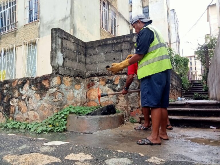 Atiende Gobierno de Abelina López Rodríguez fugas de agua y desazolves en distintos puntos del puerto