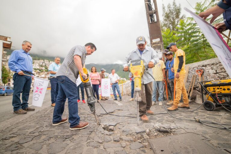 MARIO FIGUEROA DA BANDERAZO DE INICIO A LOS TRABAJOS DE REHABILITACIÓN EN LA CALLE DE LOS JALES, PARTE DEL PROGRAMA “DIME DÓNDE”