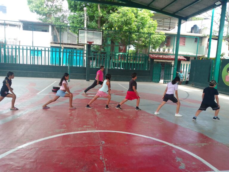 Realiza Gobierno de Abelina López Rodríguez actividades recreativas y deportivas en cursos de verano