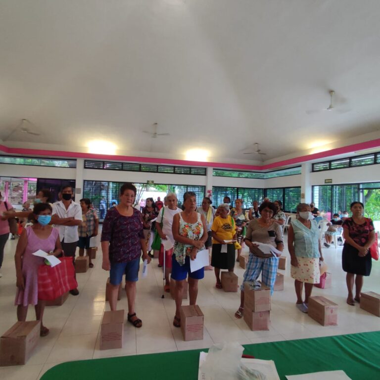 Entrega DIF Acapulco apoyo alimentario a personas con discapacidad y de la tercera edad