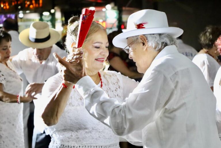 Inaugura Gobierno de Abelina López Rodríguez IV Festival Cultural Danzón