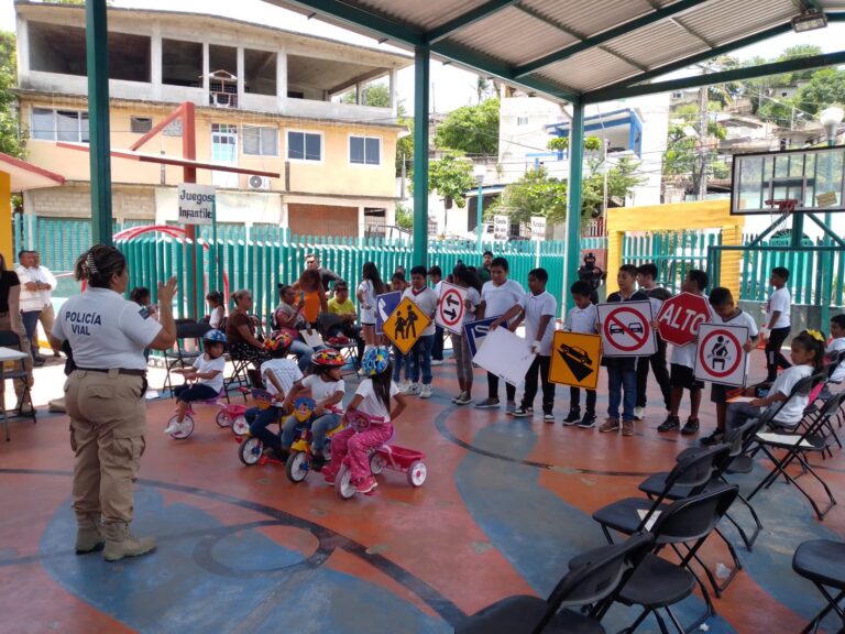 Continúa Gobierno de Abelina López Rodríguez con los cursos para la prevención del delito impartidos a niños y jóvenes