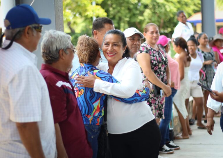 Invierte Abelina López Rodríguez para la construcción de aulas, rehabilitación de drenaje pluvial y sanitario