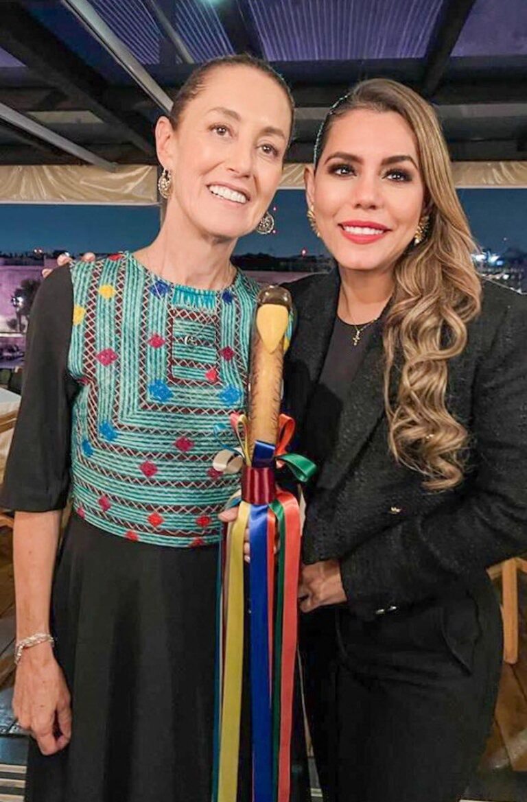 Acompaña la gobernadora Evelyn Salgado a Claudia Sheinbaum recibir el bastón de mando por parte del Presidente Andrés Manuel López Obrador