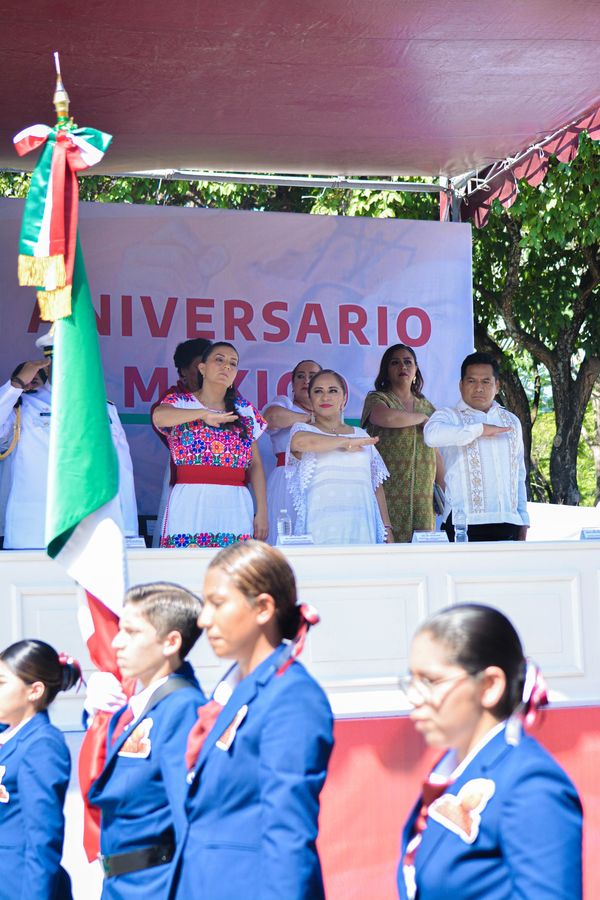 PRESIDENTA DE LA CDHEG ASISTE AL DESFILE CÍVICO-MILITAR