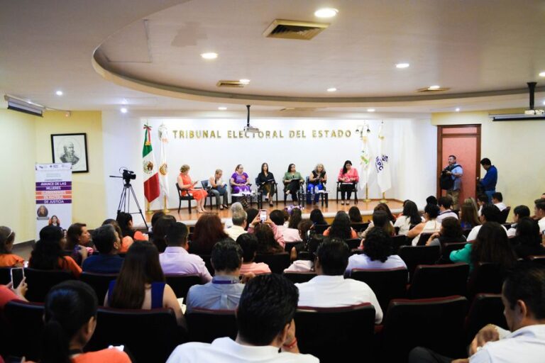 PRESIDENTA DE CDHEG ASISTE A CONVERSATORIO: AVANCE DE LAS MUJERES GUERRERENSES EN MATERIA DE JUSTICIA