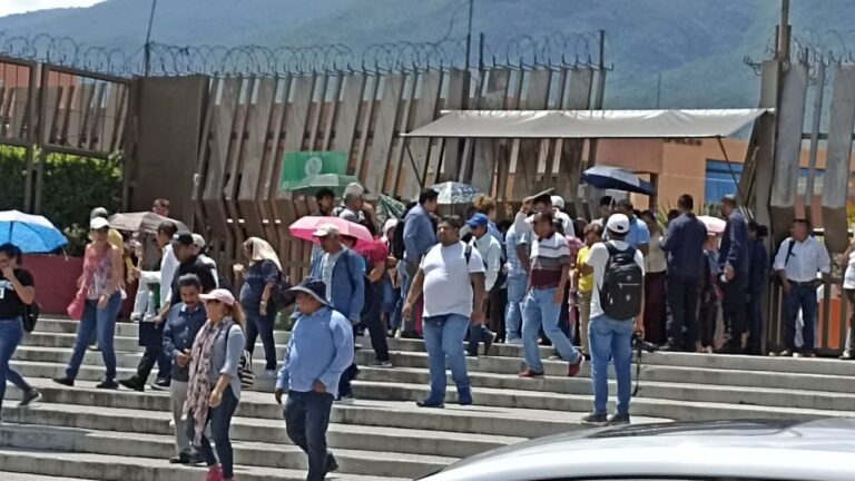 CDHEG ASISTE COMO OBSERVADOR A MANIFESTACIÓN DE PERSONAL DOCENTE Y ADMINISTRATIVO DE LA NORMAL RURAL DE AYOTZINAPA
