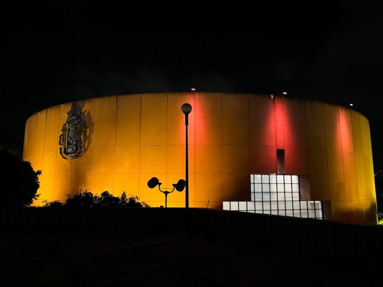 ILUMINAN EN COLOR DORADO LA SEDE DEL CONGRESO, EN EL MES DE LA CONCIENTIZACIÓN DEL CÁNCER INFANTIL