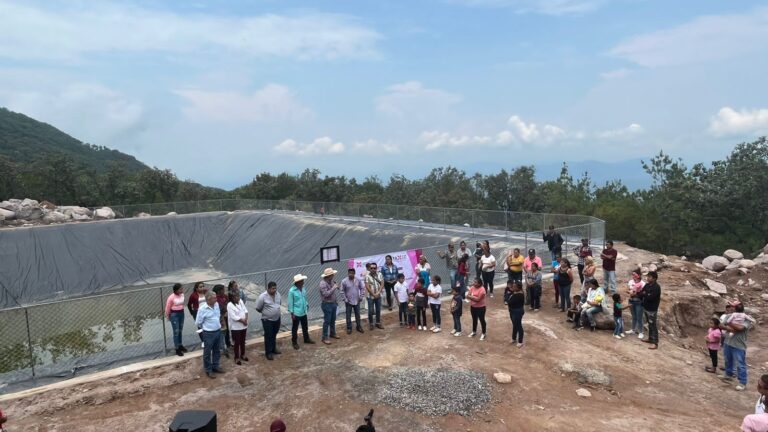 Inaugura Mario Figueroa una olla captadora más en Taxco