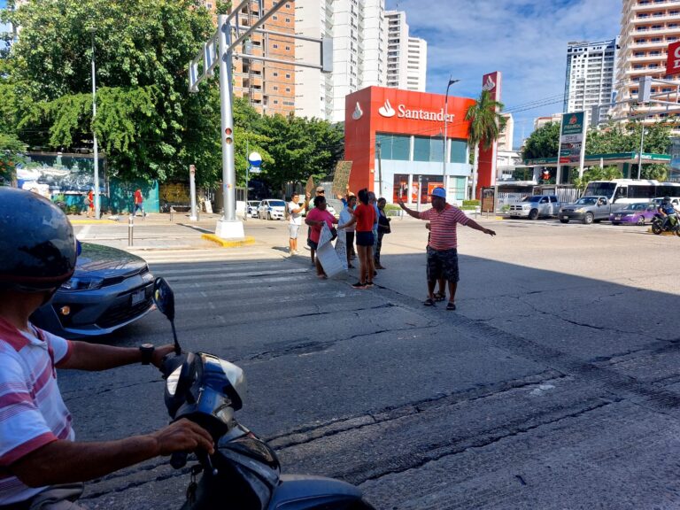 Protestan y bloquean ciudadanos por falta agua