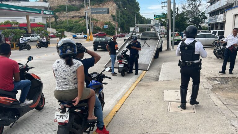 Realiza Gobierno de Abelina López Rodríguez operativos para que motociclistas respeten el reglamento