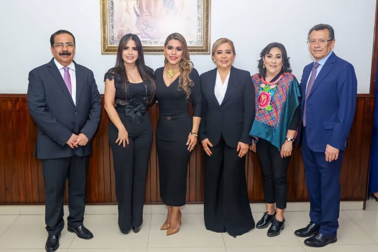 La Presidenta de la JUCOPO, Yoloczin Domínguez Serna, asistió a la celebración de la Sesión Pública y Solemne del H. Congreso del Estado de Guerrero, con motivo al 210 Aniversario de la Instalación del Primer Congreso de Anáhuac