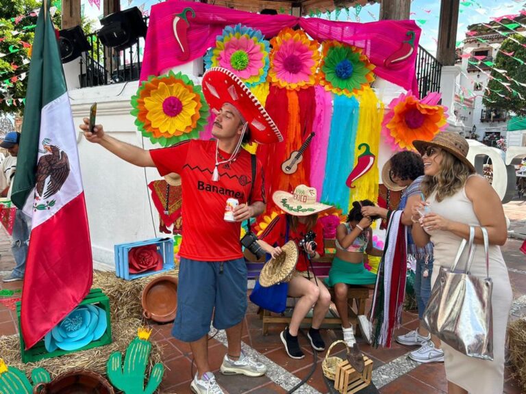 Taxco lució lleno de visitantes este fin de semana patrio
