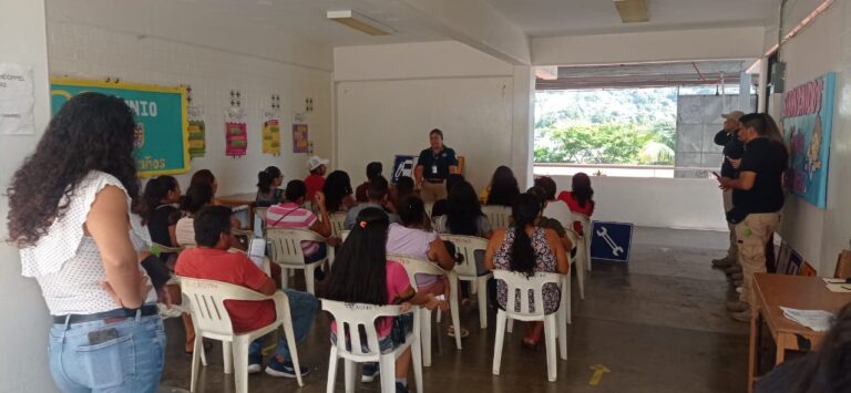 Brinda Gobierno de Abelina López pláticas de prevención del delito en escuelas