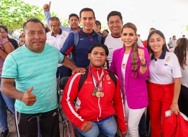 Por primera vez en la historia entregamos becas a 83 deportistas y 36 entrenadores de las ocho regiones del estado, como un estímulo y reconocimiento a su disciplina y esfuerzo: Evelyn Salgado