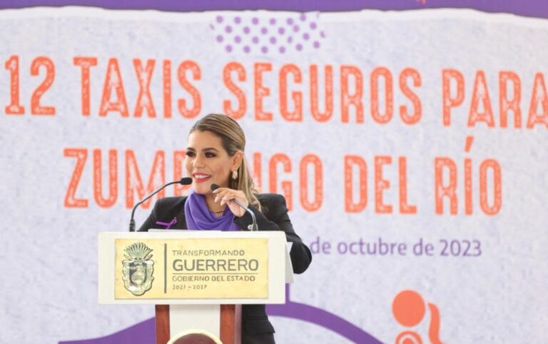Evelyn Salgado pone en operación Transporte Violeta en Zumpango del Río