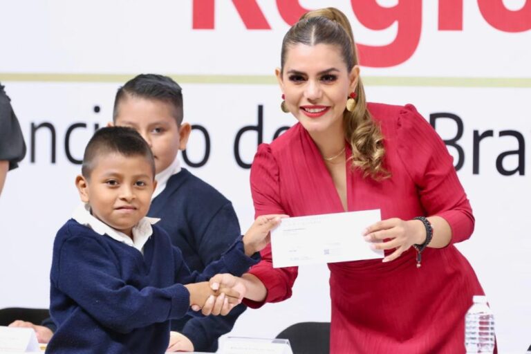 «Con honestidad y transparencia los recursos alcanzan y se utilizan en apoyos directos»: Evelyn Salgado