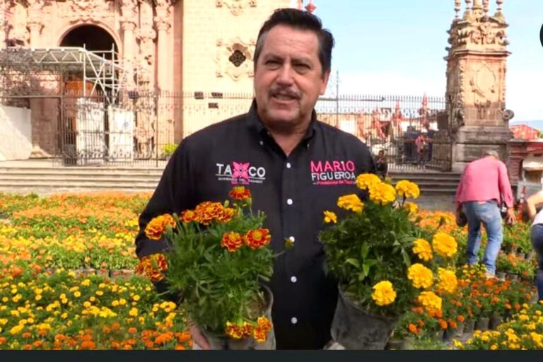 EN TAXCO INICIÓ EL MONTAJE DE LA GRAN CATRINA  MONUMENTAL