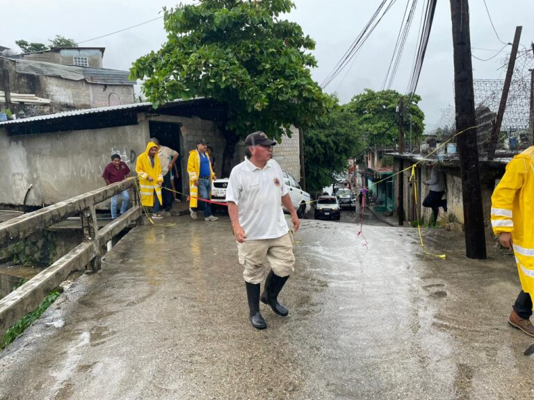 Cierra Gobierno de Abelina López Rodríguez paso vehicular y peatonal de puentes en Las Cruces y Libertadores
