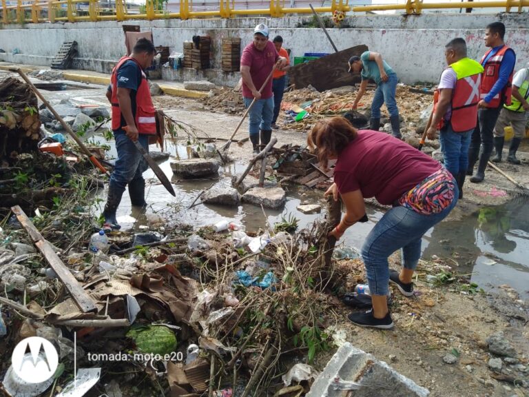 Implementa Gobierno de Abelina López Rodríguez brigadas integrales de limpieza en mercados afectados por lluvias
