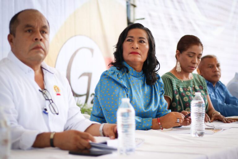 Asiste Abelina López Rodríguez al cuarto informe de labores de la sección 27 del SUSPEG