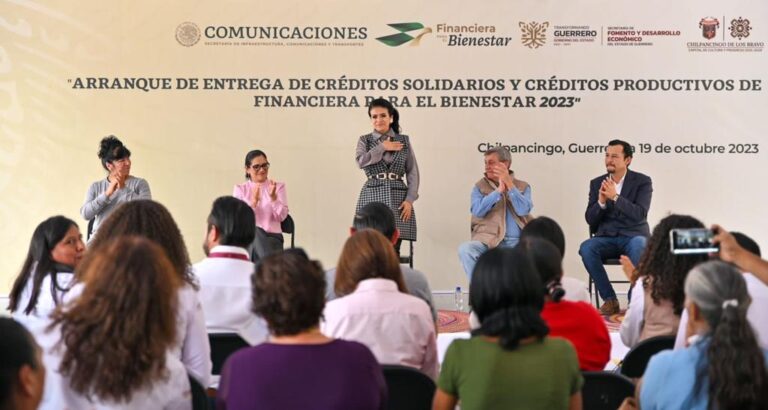 Entregan presidenta Norma Otilia Hernández Martínez y Finabien créditos solidarios y productivos