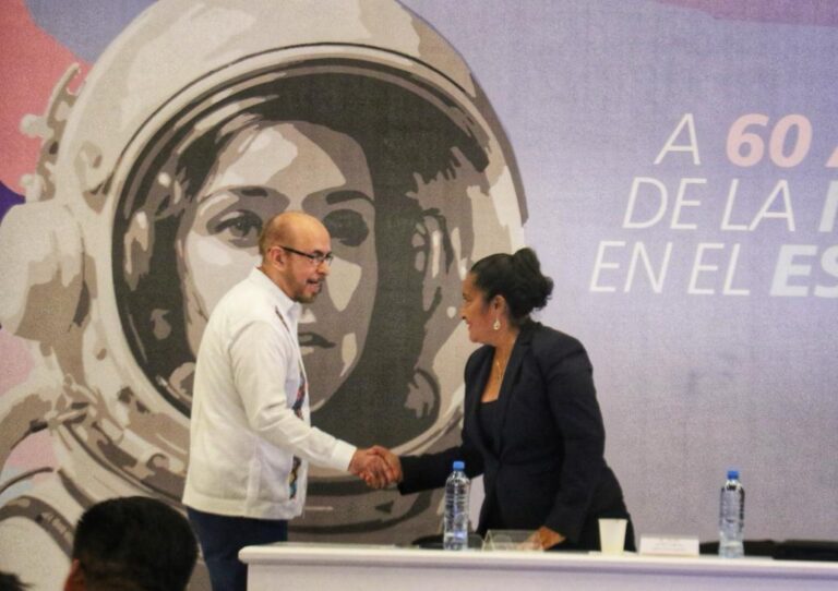 Asiste Abelina López Rodríguez al Cuarto Congreso Nacional de Actividades Espaciales