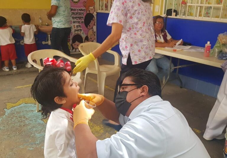 Implementa Gobierno de Abelina López Rodríguez Brigada Dental en escuelas de nivel básico