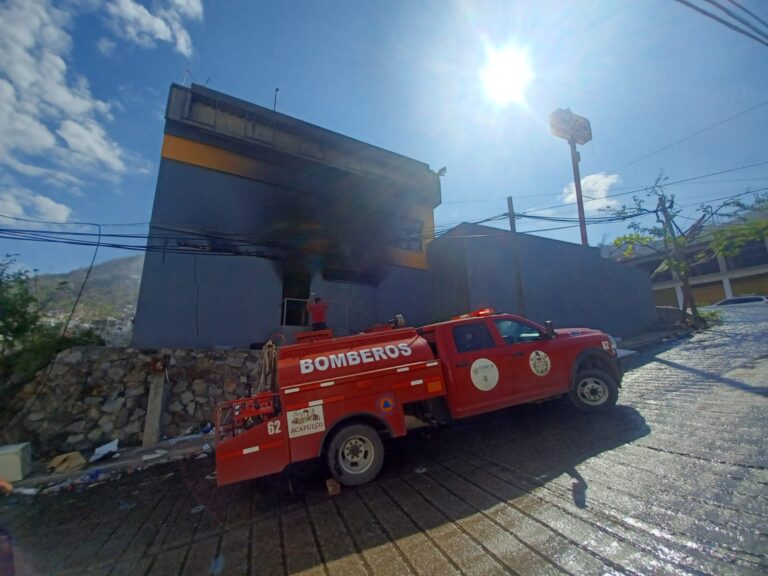 Ofrece Gobierno de Abelina López Rodríguez servicios a través del departamento de Bomberos