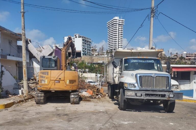 Intensifica Gobierno de Abelina López Rodríguez trabajos de limpieza en colonias de Acapulco