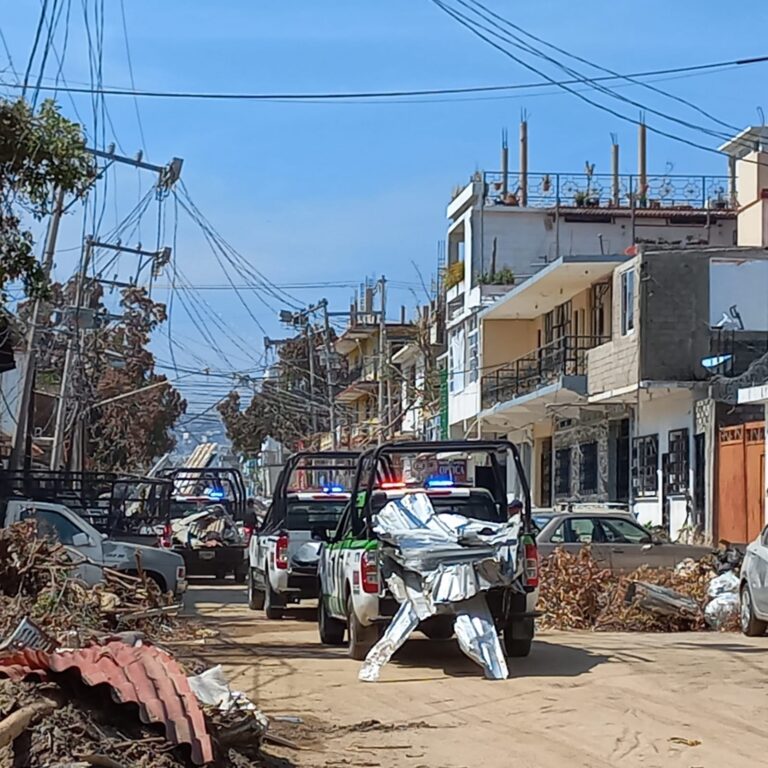 Coadyuva personal de Fuerza Acapulco en la limpieza de calles de Acapulco